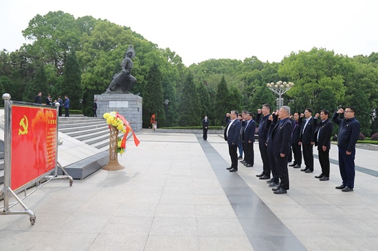 黄淮学院党委理论学习中心组赴大别山红色基地学习